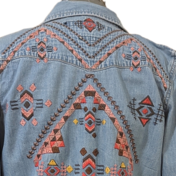 Driftwood Lana Western Embroidered Aztec Denim Button Shirt...Size Small - Picture 5 of 9